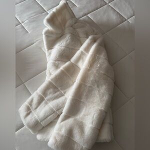 Crown & Ivy Women's White Faux Fur Jacket